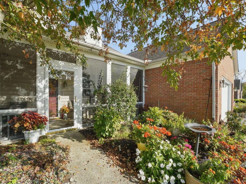 5998 Naughten Pond Drive , Columbus, OH 43213 Photo 5