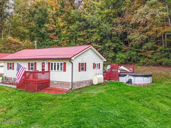 1195 Creamery Road , Clifford Twp, PA 18407