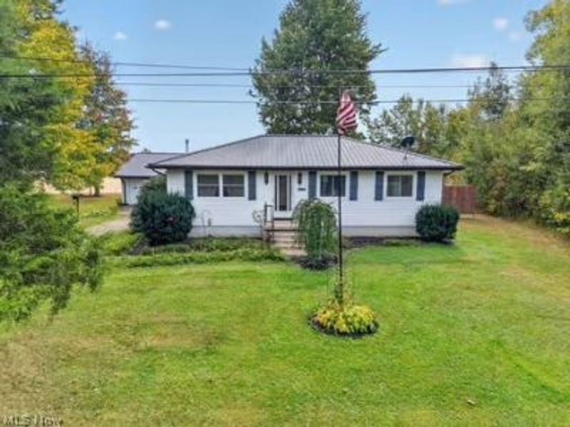 886 Long Shadow Lane, Rome, OH 44085 Photo 1