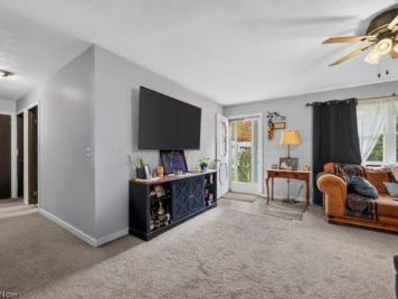 886 Long Shadow Lane, Rome, OH 44085 Photo 10