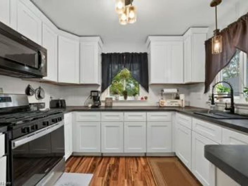 886 Long Shadow Lane, Rome, OH 44085 Photo 12
