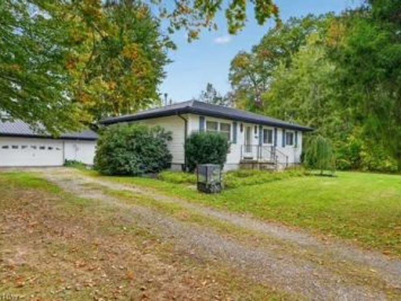 886 Long Shadow Lane, Rome, OH 44085 Photo 2