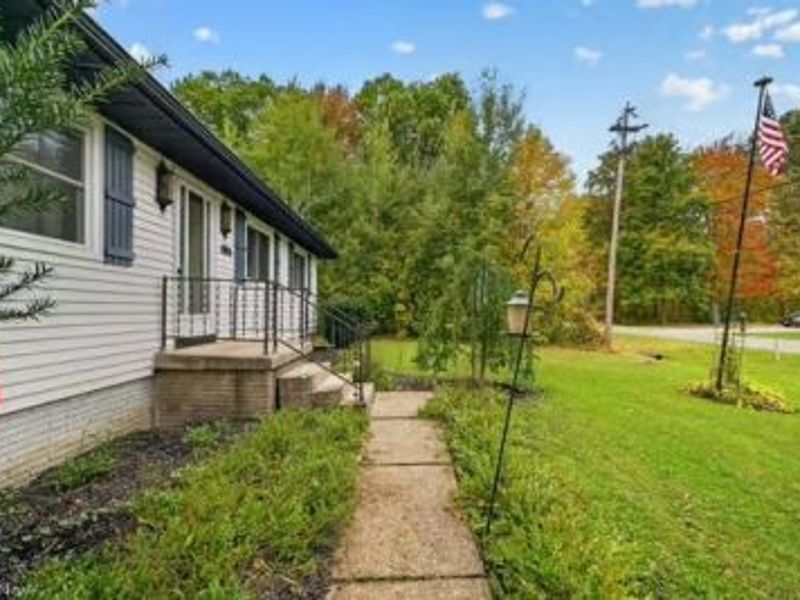 886 Long Shadow Lane, Rome, OH 44085 Photo 3