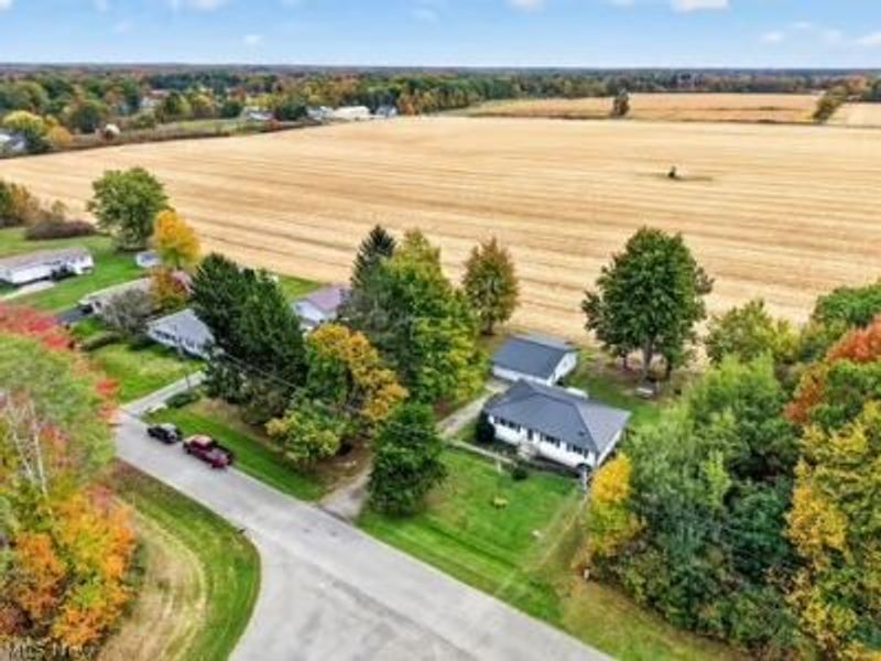 886 Long Shadow Lane, Rome, OH 44085 Photo 4