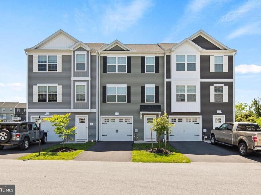 2749 Maplewood Cir, Harrisburg, PA 17110 Main Photo