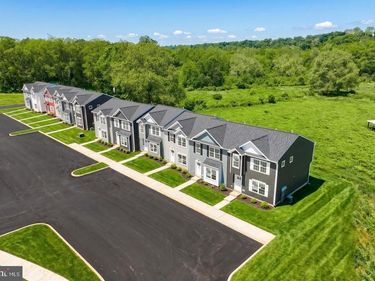 157 SPANGLERS MILL RD, Unit 213, NEW CUMBERLAND, PA 17070