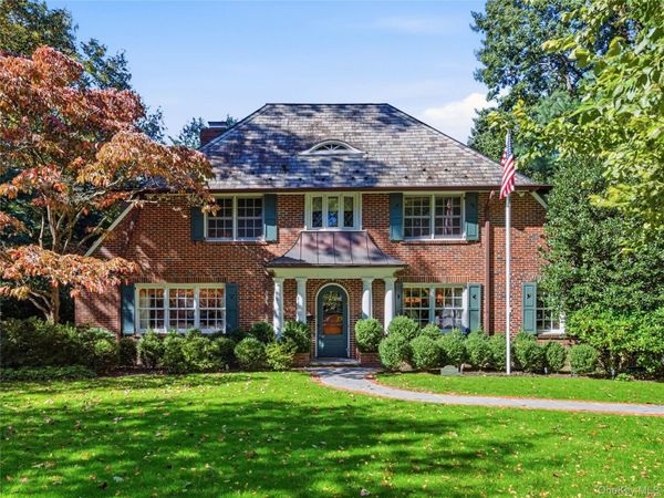 15 The Ridge , Manhasset, NY 11030