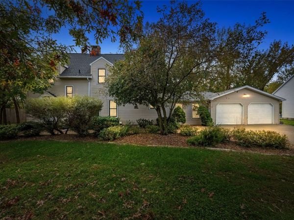 3653 Cottage Grove Avenue SE, Cedar Rapids, IA 52403