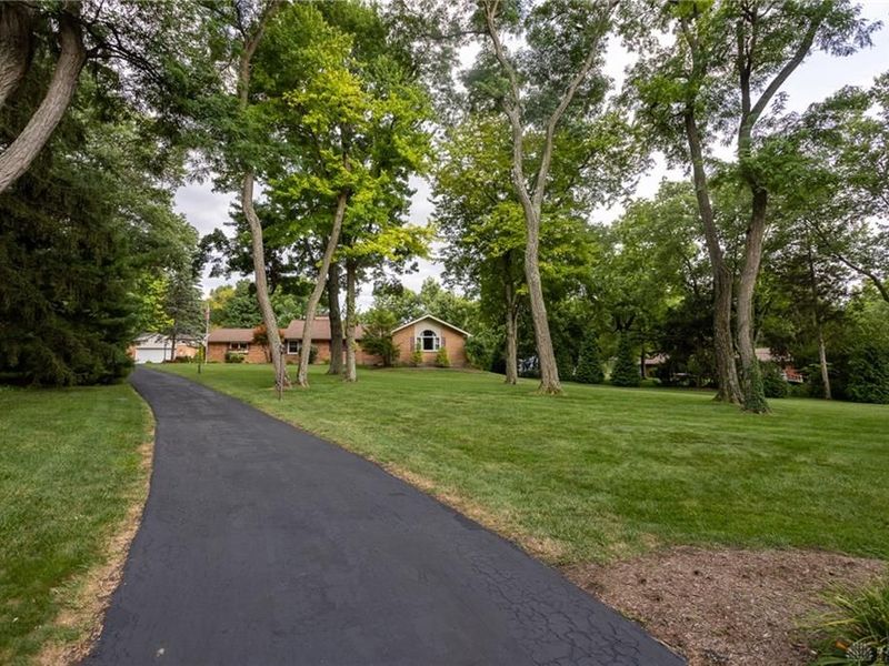 4363 Trails End Drive, Kettering, OH 45429 Photo 3
