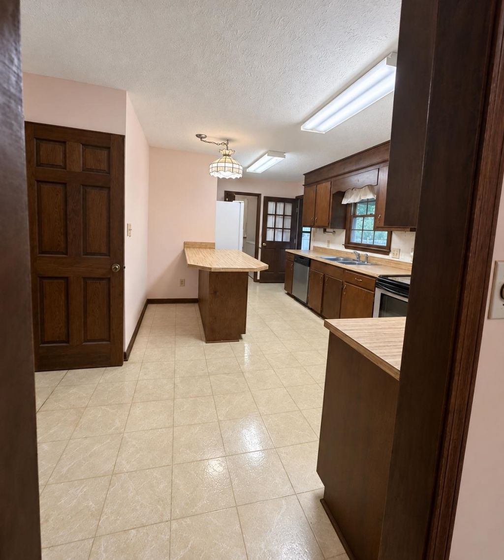 197 Glass Hill Dr.  Photo 4