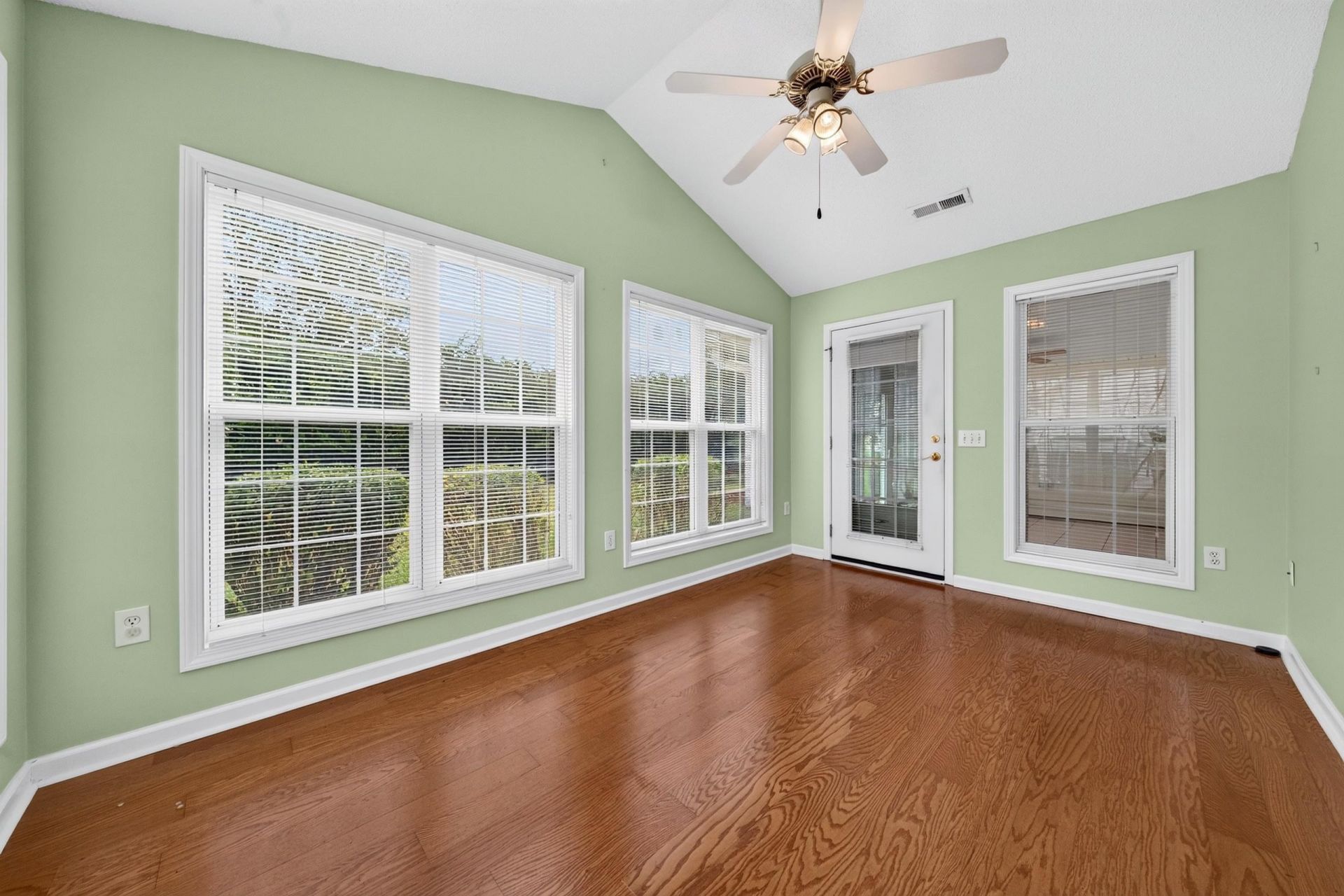 1076 Vestry Dr.  Photo 23