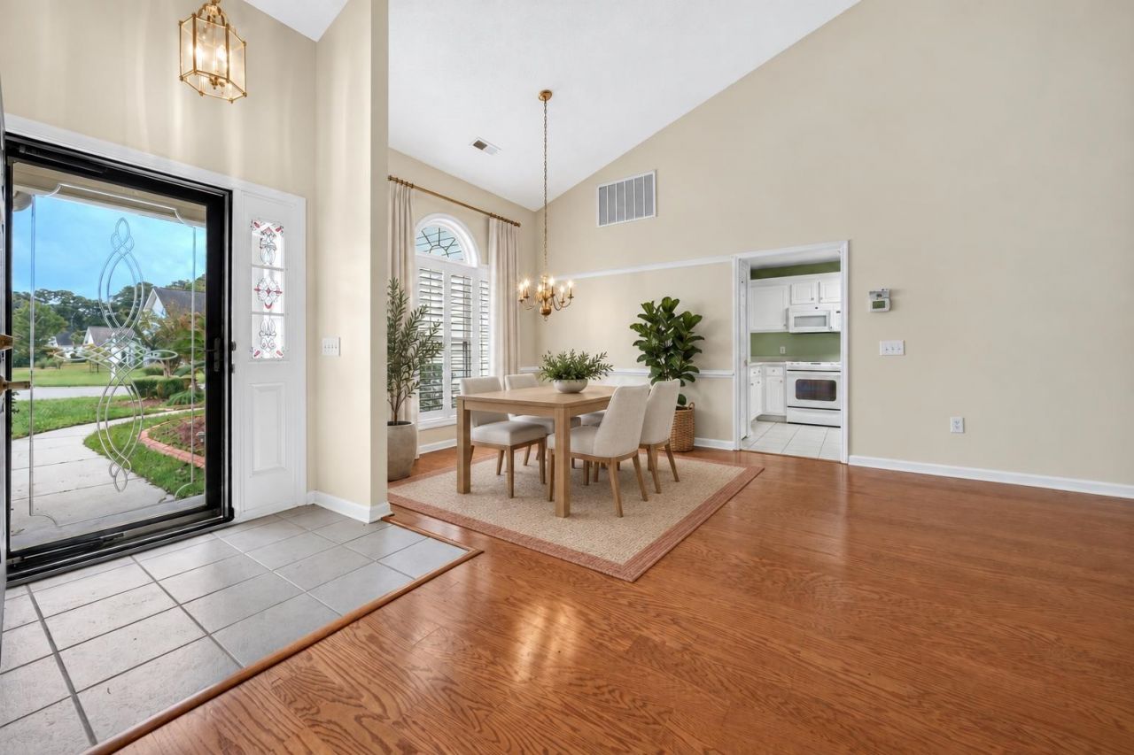 1076 Vestry Dr.  Photo 8