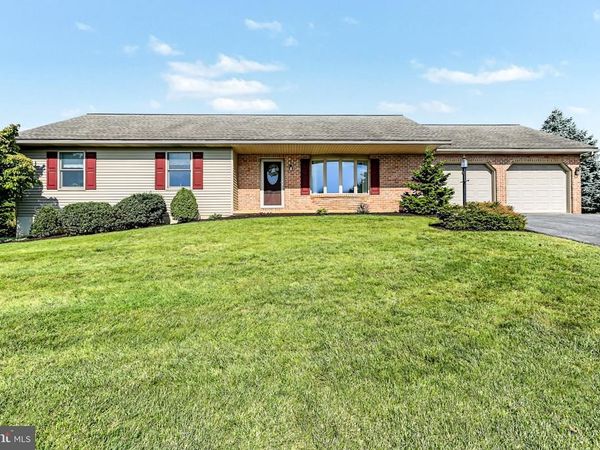 1089 HORSESHOE CIRCLE, LEBANON, PA 17042