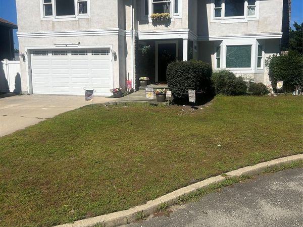 5 Vivona Court , Bayville, NY 11709