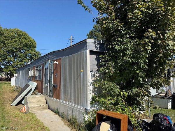 829 Zella Avenue NW, New Philadelphia, OH 44663