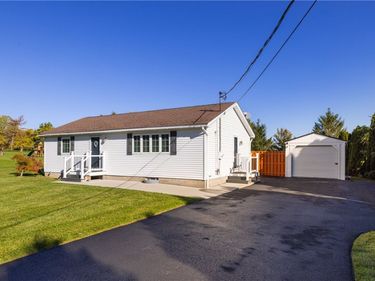 6128 N Bloomfield Road , Canandaigua, NY 14424