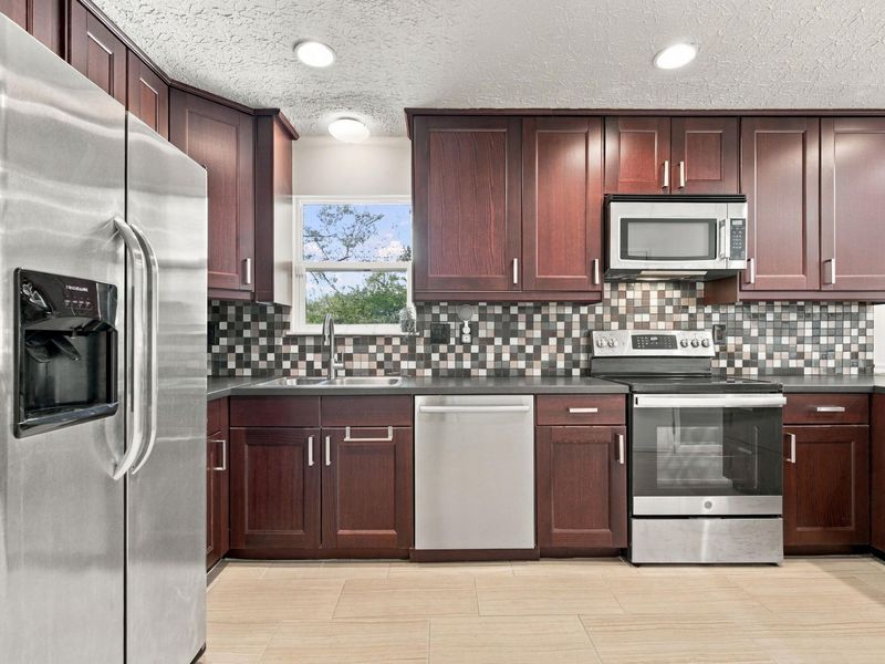 4999 Castlerea Court, Columbus, OH 43221 Photo 6