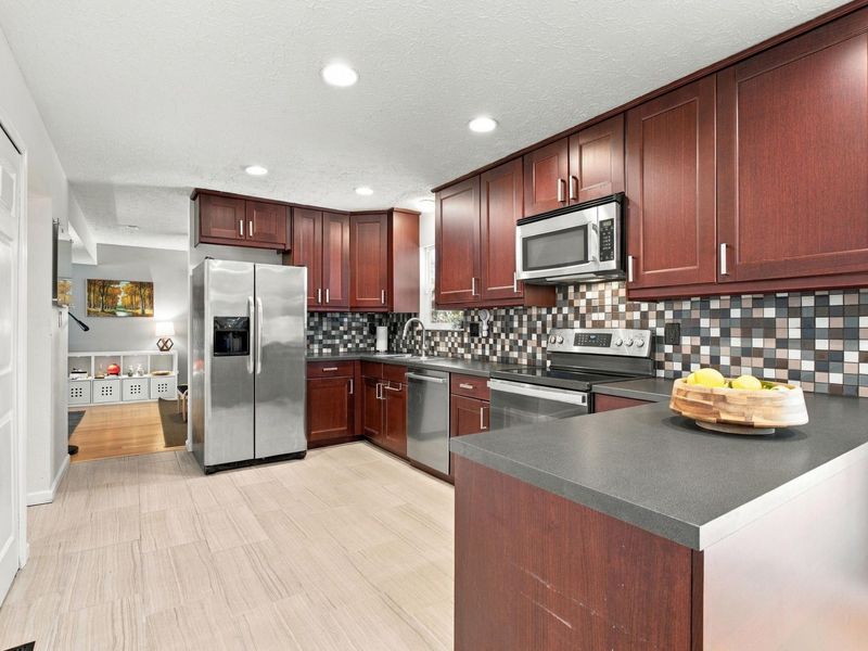 4999 Castlerea Court, Columbus, OH 43221 Photo 7