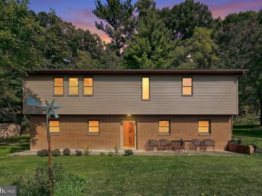 4 E LOCUST STREET, MOUNT HOLLY SPRINGS, PA 17065