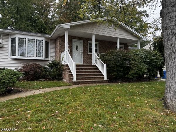 27 Frieda Ln, Woodbridge, NJ 07067