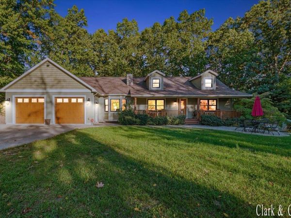 8319 Pine Island Drive NE, Comstock Park, MI 49321