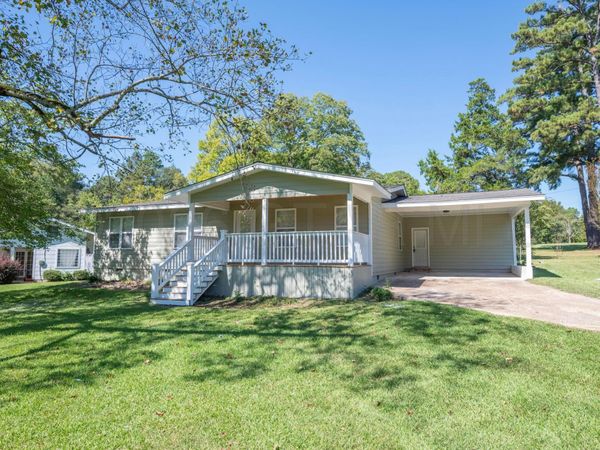 910 Howard Road, Starkville, MS 39759