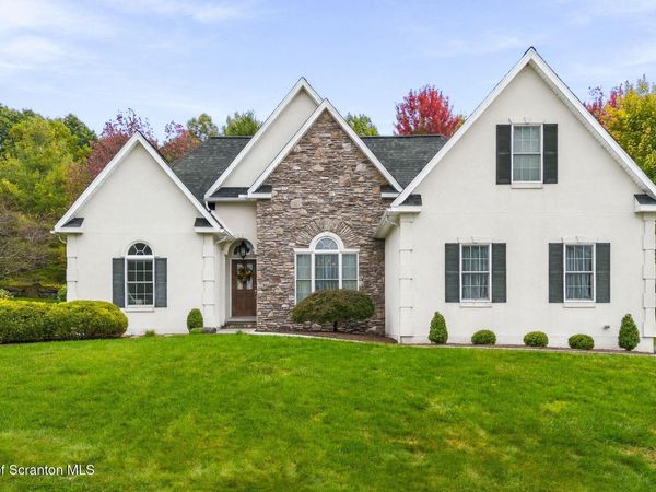 1 Wharton Close , Moosic, PA 18507