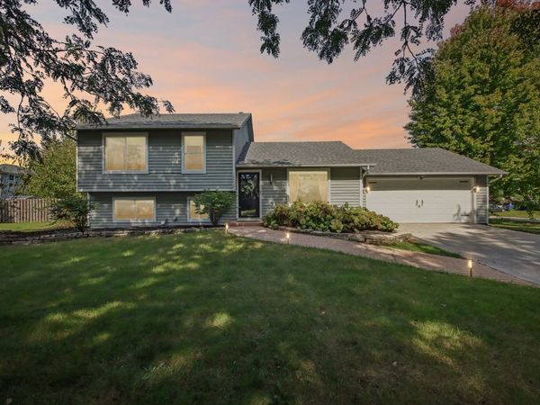 30W736 Whispering Winds Drive , Naperville, IL 60563