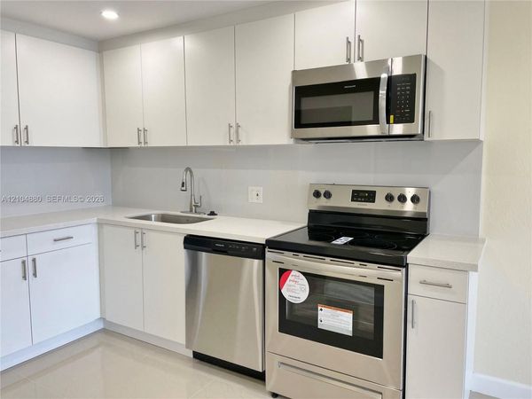 16950 W Dixie Hwy , Unit A324, North Miami Beach, FL 33160