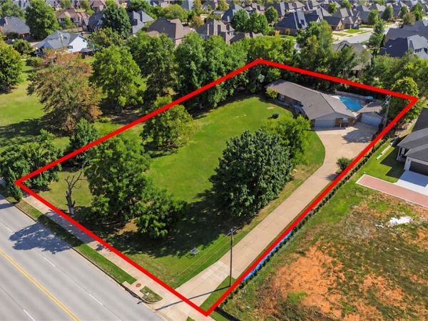 3024 W Perry Road, Rogers, AR 72758
