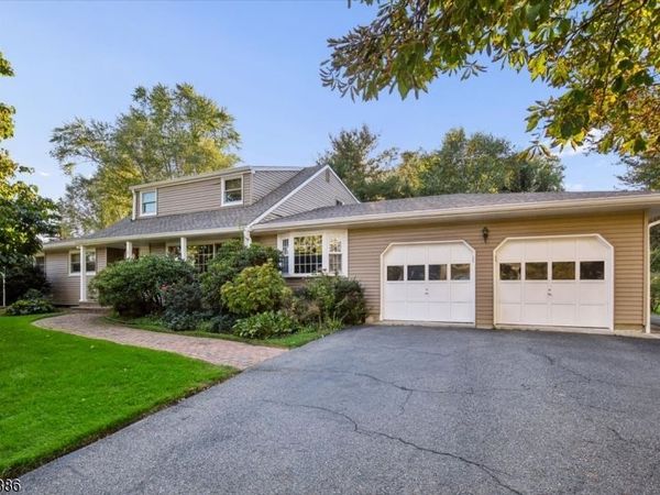 2 Candlewood Ct, Parsippany-Troy Hills, NJ 07054