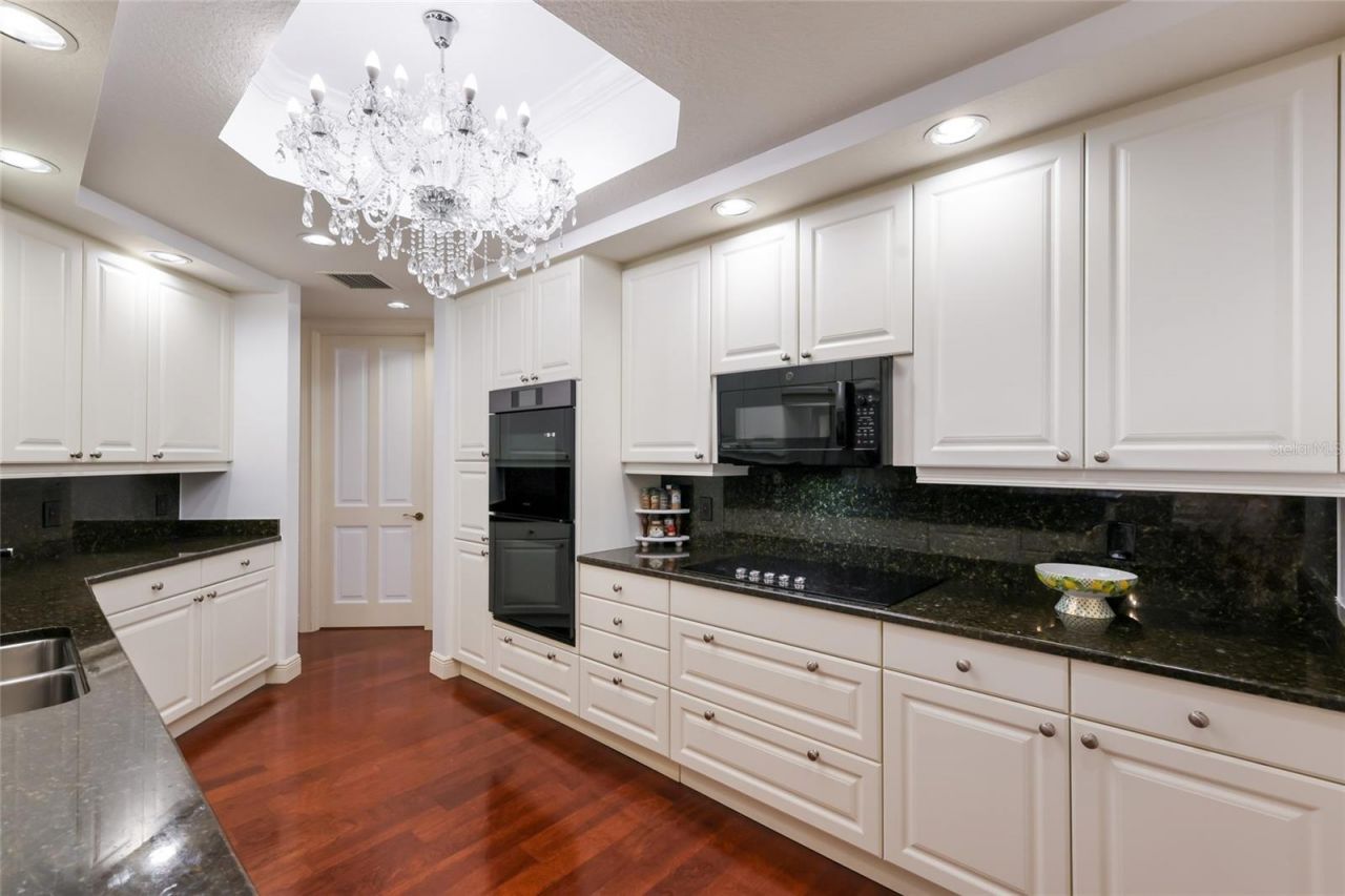 35 Watergate Drive, Unit 804, Sarasota, FL 34236 Photo
