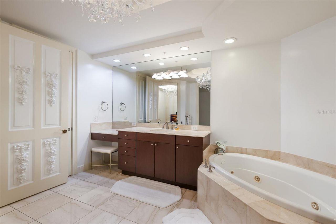 35 Watergate Drive, Unit 804, Sarasota, FL 34236 Photo