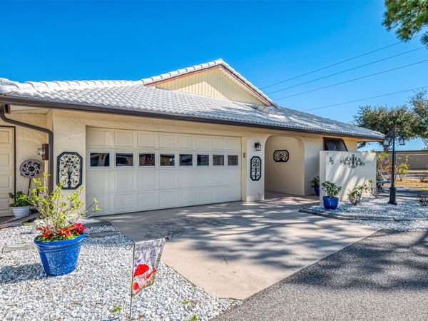 32 PEBBLE ROCK DRIVE , VENICE, FL 34293