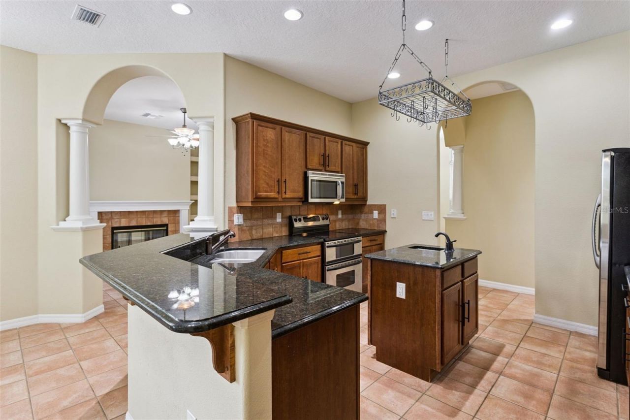 949 Hawk Landing , Fruitland Park, FL 34731 Photo