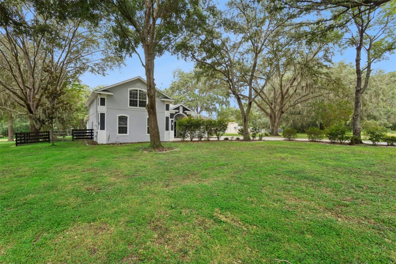 949 Hawk Landing , Fruitland Park, FL 34731 Photo