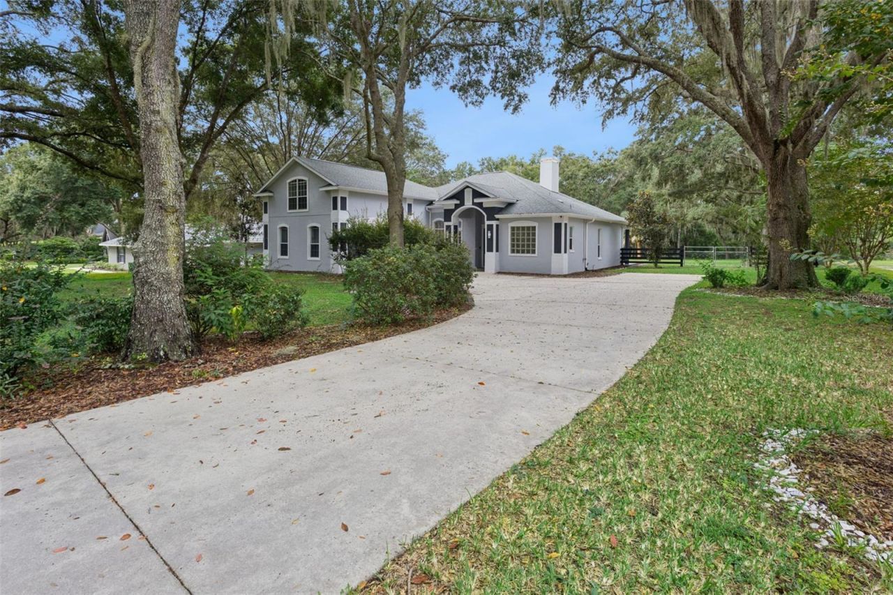 949 Hawk Landing , Fruitland Park, FL 34731 Photo