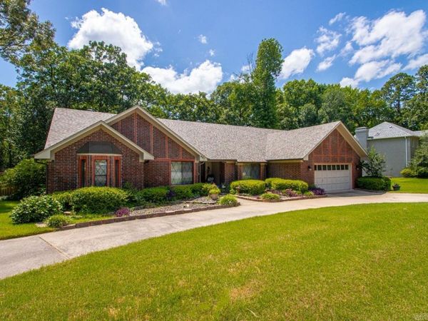 401 Arnold Palmer Dr , Maumelle, AR 72113
