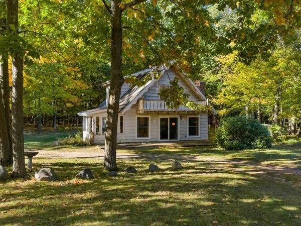 7530 Ridge Road, Harbor Springs, MI 49740