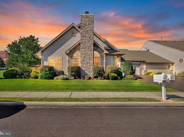 2894 DONEGAL DRIVE, MACUNGIE, PA 18062