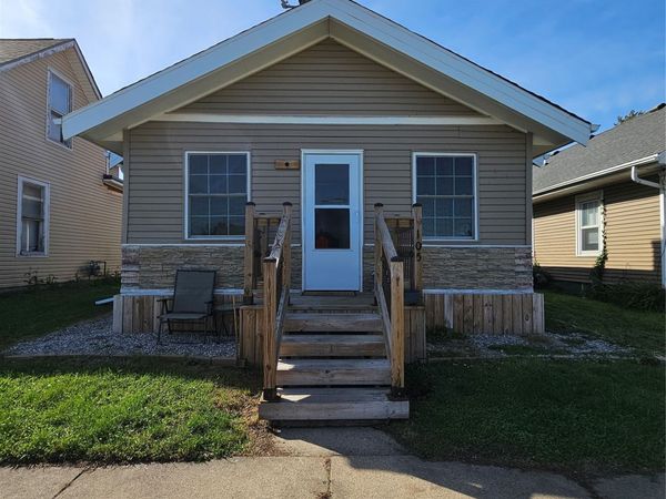 105 S 7th Avenue , Marshalltown, IA 50158