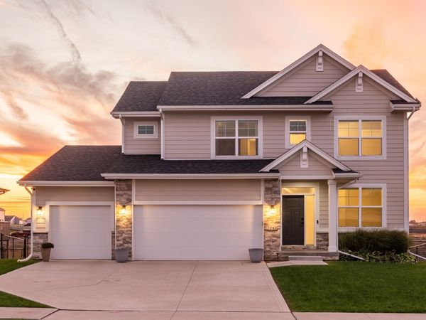 3144 Lakeview Drive SE, Altoona, IA 50009