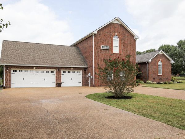 305 Lyon Dr , Portland, TN 37148