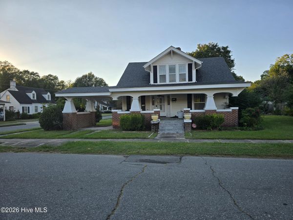 201 N Southerland Street , Mount Olive, NC 28365