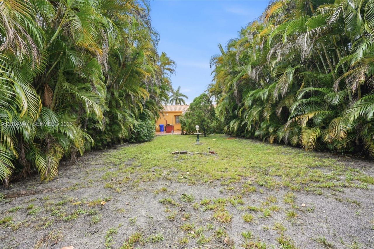 2347 SW 18th St , Miami, FL 33145 Photo