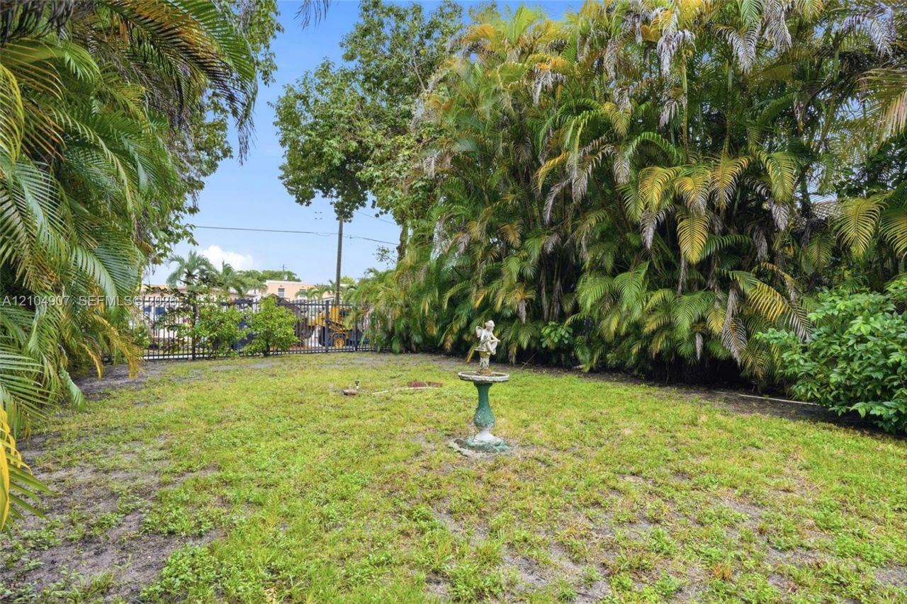 2347 SW 18th St , Miami, FL 33145 Photo