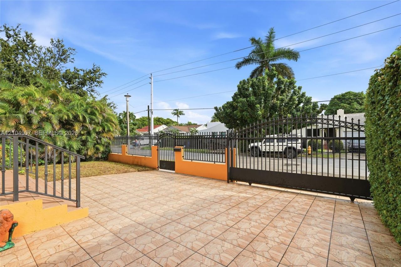 2347 SW 18th St , Miami, FL 33145 Photo