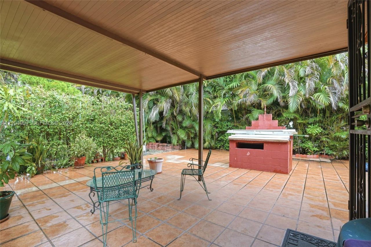 2347 SW 18th St , Miami, FL 33145 Photo
