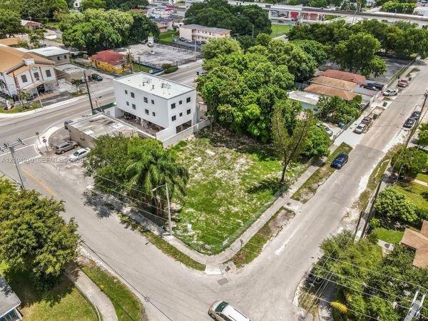 2895 NW 45th St , Miami, FL 33142
