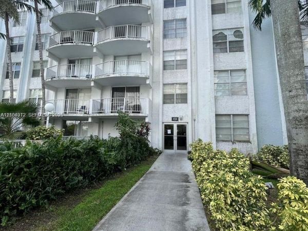 494 NW 165th St Rd , Unit C-105, Miami, FL 33169